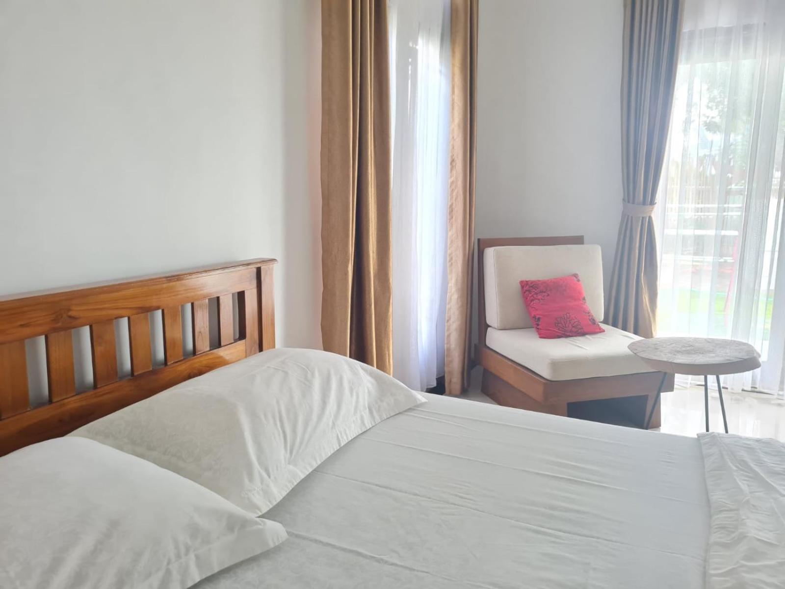 Inang Amang Homestay Labuan Bajo Exteriör bild