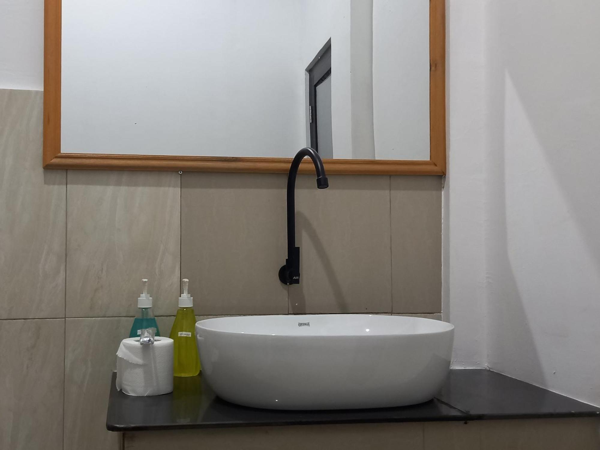 Inang Amang Homestay Labuan Bajo Rum bild